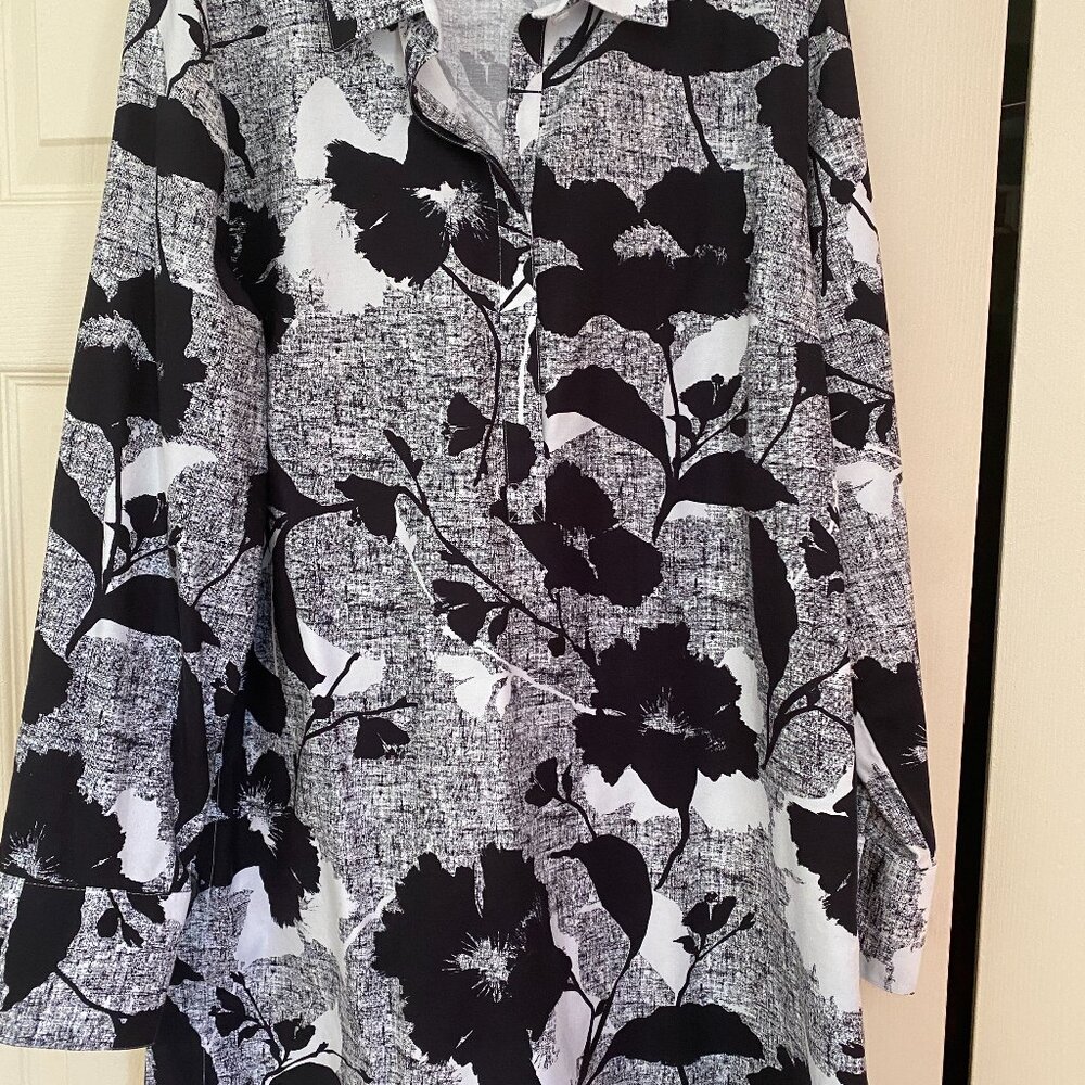 Chicos Tunic Size 2 Flowered Print No Iron